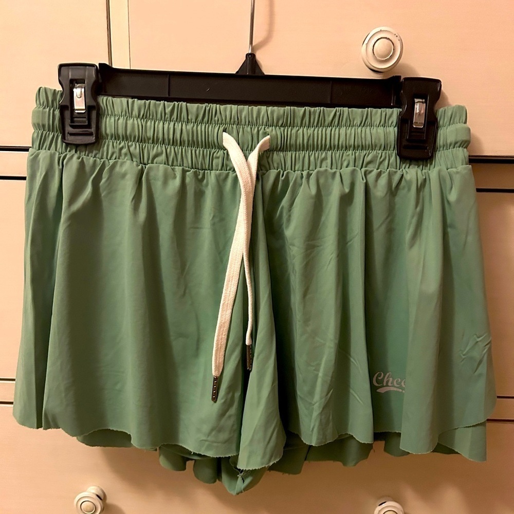 Flowy active skirt